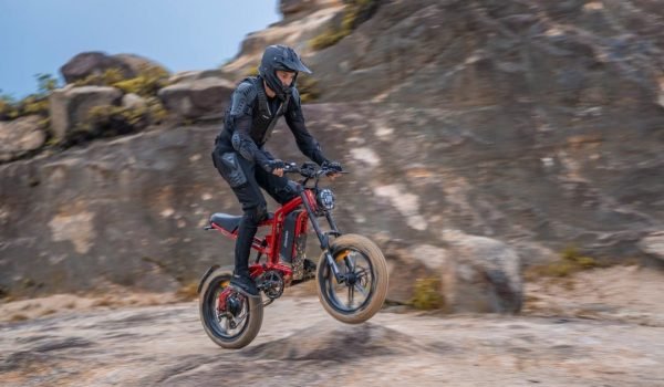 אופניים חשמליים אופנוע שטח אינדורו סייירה ENDURO SIERRA רוכב