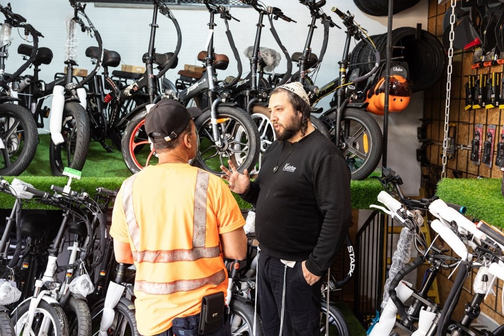 מה עדיף יותר חנות אופניים חשמליים תל אביב מקומית או מקוונת